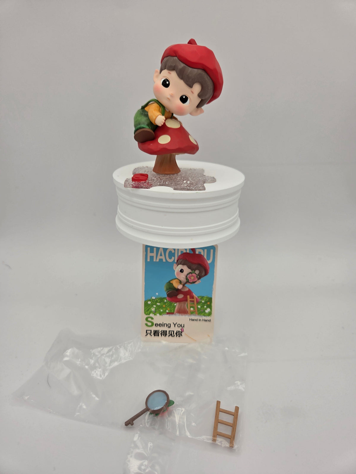 Hand in Hand Figure — product photo 4 of 6