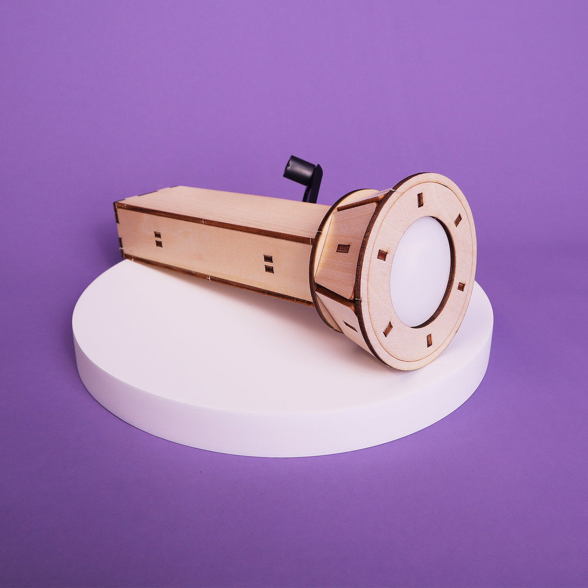 Hand-Crank Flashlight DIY STEM Kit by Kitsville, image 4 of 5
