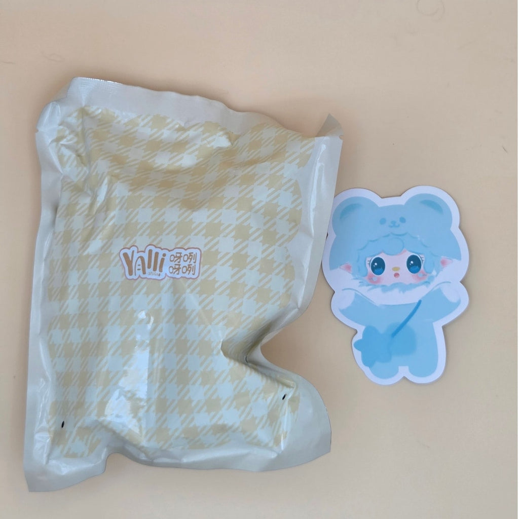 Yooki Take a bite of bear Sweet & Crispy Figure — product photo 1 of 3