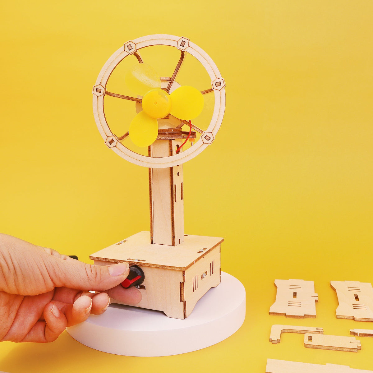 Variable Speed Oscillating Fan DIY STEM Kit by Kitsville, image 2 of 7