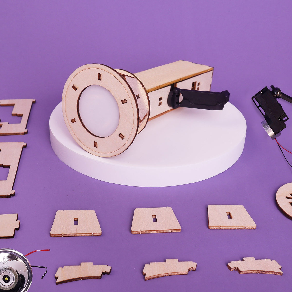 Hand-Crank Flashlight DIY STEM Kit by Kitsville, image 5 of 5