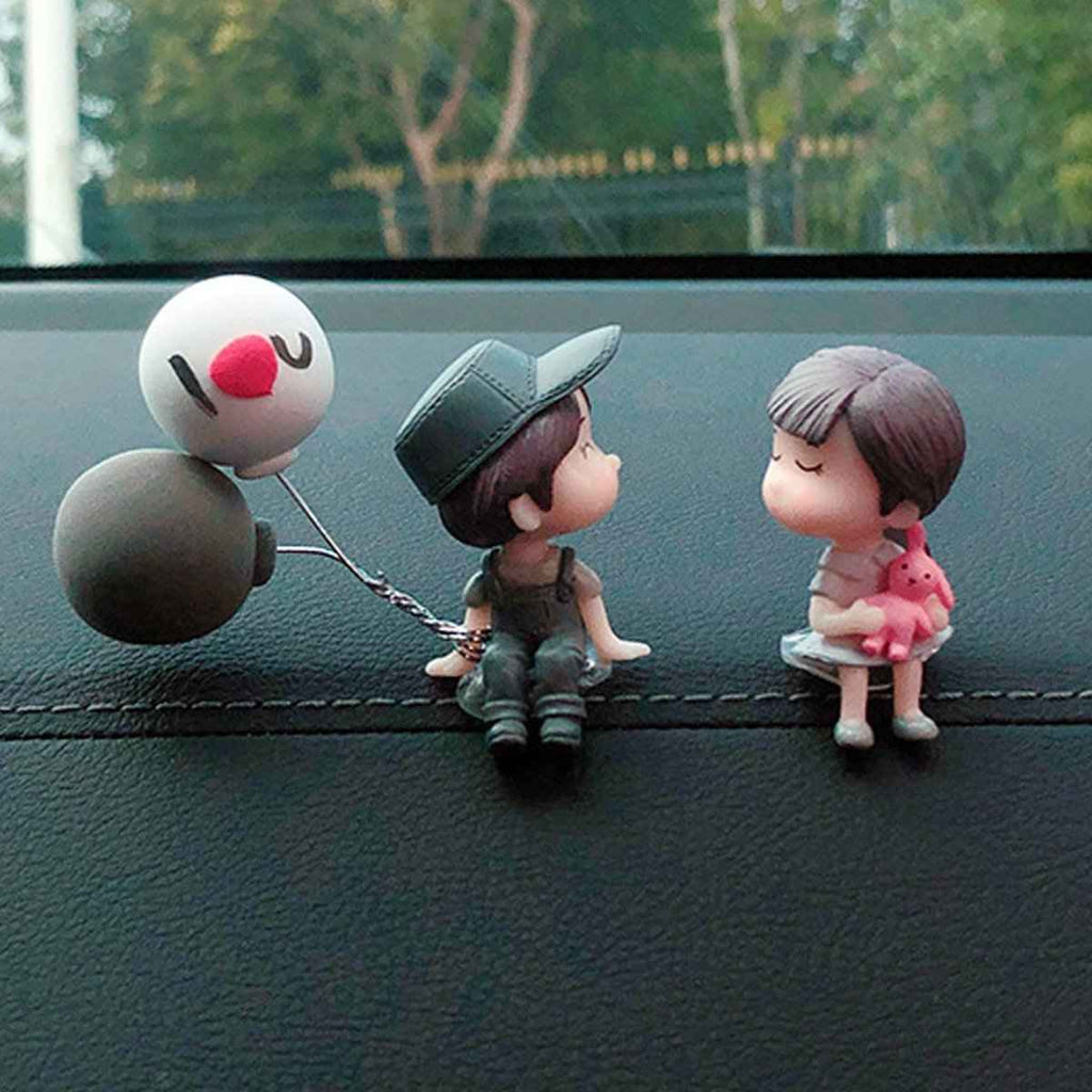 Romantic Anime Couple Figurines – 4PCS Resin Dashboard Decor
