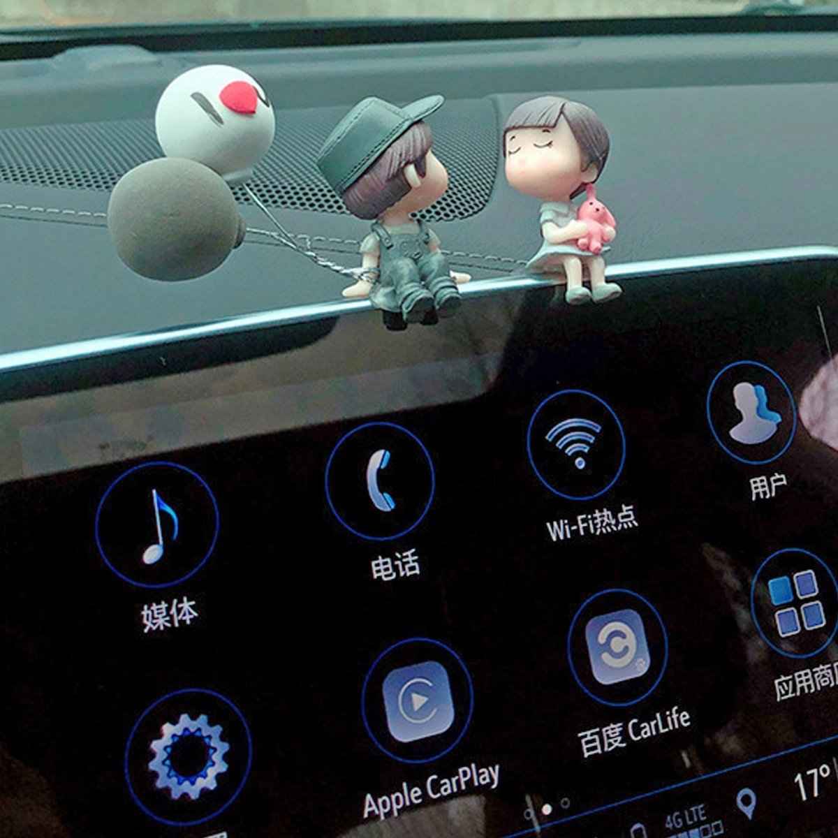Romantic Anime Couple Figurines – 4PCS Resin Dashboard Decor
