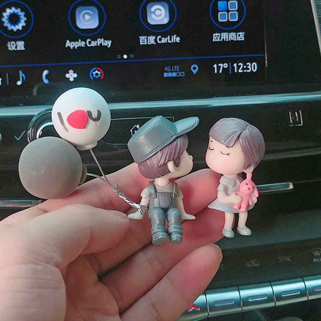 Romantic Anime Couple Figurines – 4PCS Resin Dashboard Decor