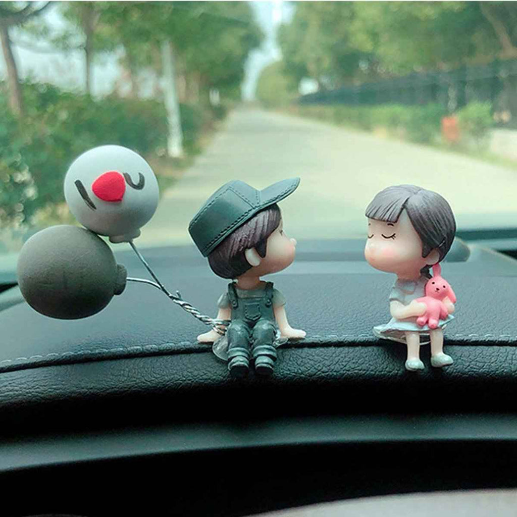Romantic Anime Couple Figurines – 4PCS Resin Dashboard Decor