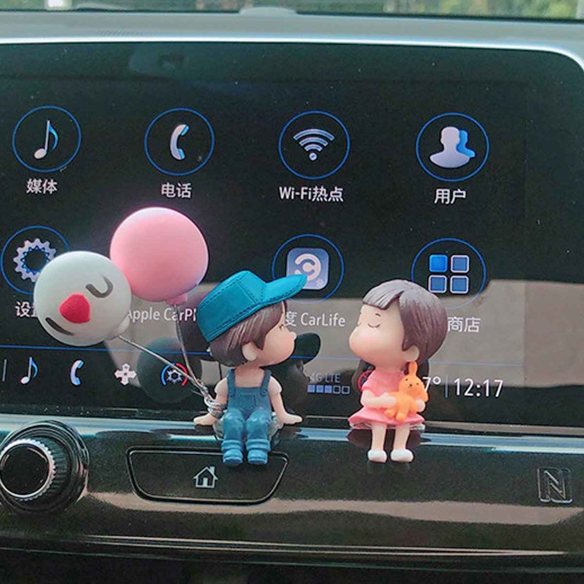 Romantic Anime Couple Figurines – 4PCS Resin Dashboard Decor