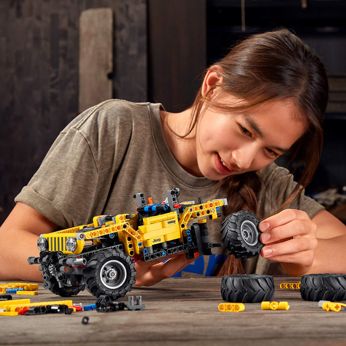 LEGO Technic Jeep Wrangler 4x4 Building Set (42122) - product photo